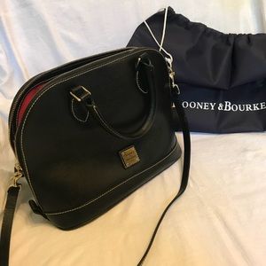 Handbag with crossbody straps
